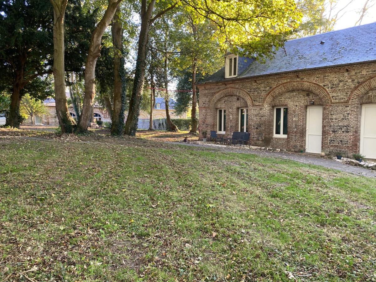 Les Gites Du Chateau Du Cedre Manneville-es-Plains Exterior photo